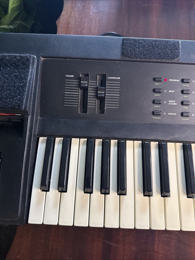 Kurzweil K2000 VAST Variable Architecture Synthesis Technology Keyboard Works