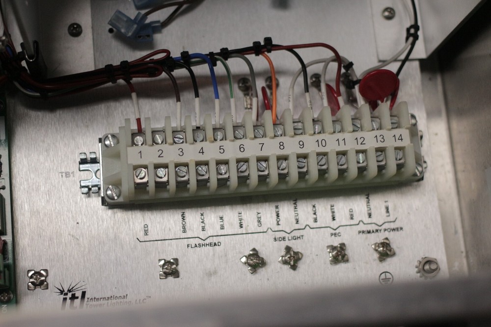 ILS-3400 Medium Intensity Dual Lighting Control box -- Parts -- missing CAPS