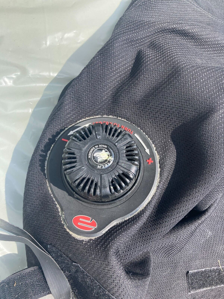 PINNACLE EVOLUTION2 DRY SUIT WITH EQUIPTMENT BAG