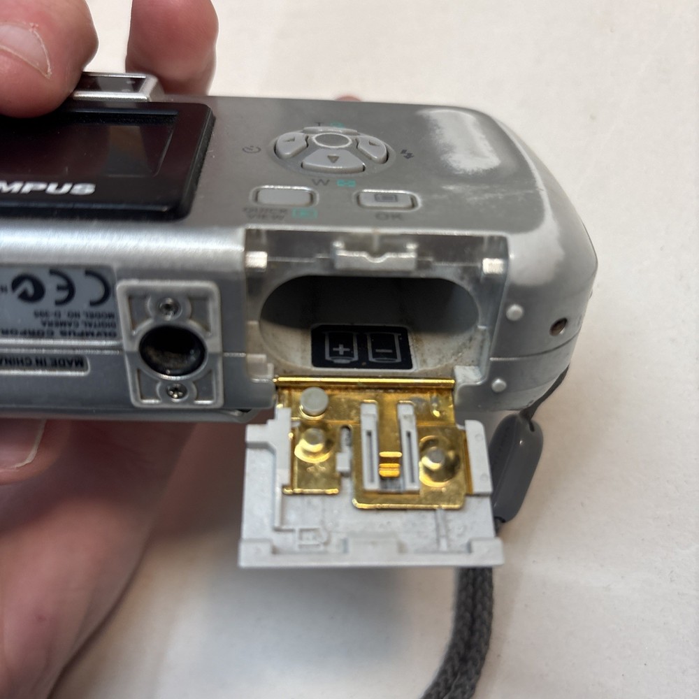 Olympus Digital Camera Camedia D-395 2.0MP Silver