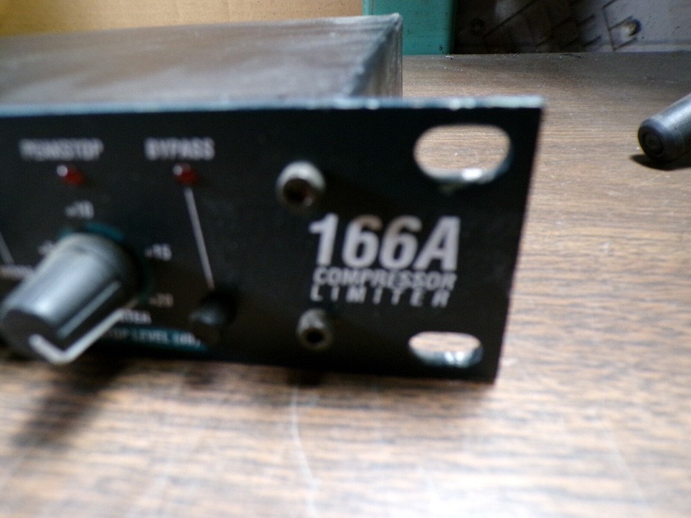 dbx 166XL 2-Channel Compressor/Limiter/Gate