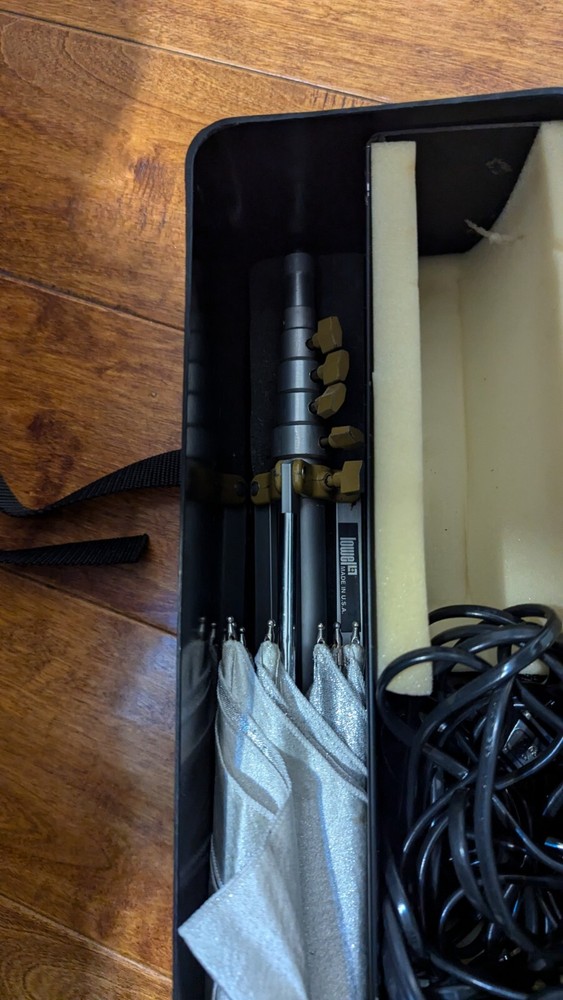 Lowel Light System with Case, Stand and Umbrella