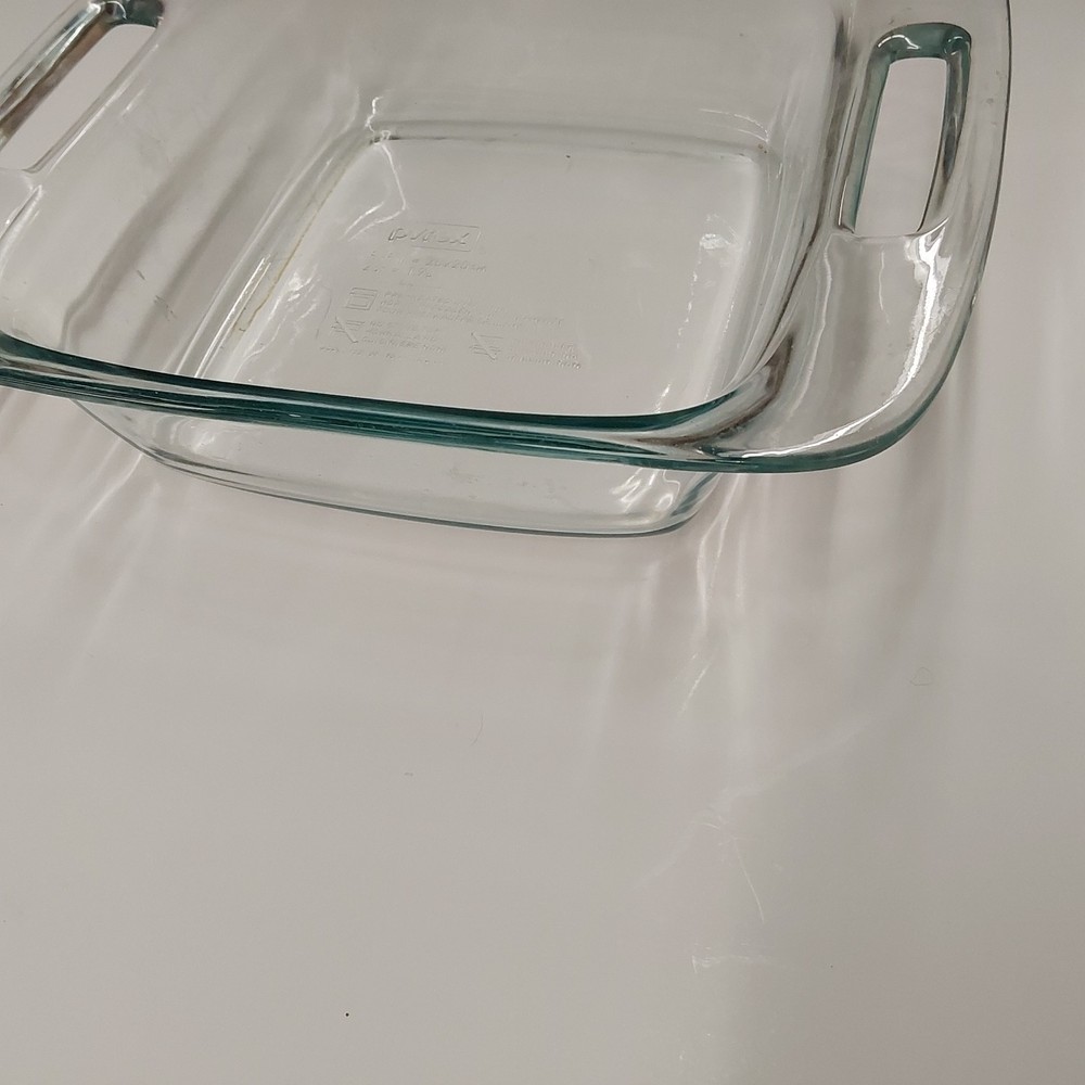 Pyrex 8x8" Baking Dish - 2 Qt - Clear - Used
