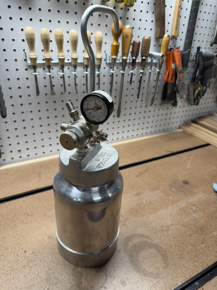 Binks Model 80-228 2 Qt Pressure pot CLEAN
