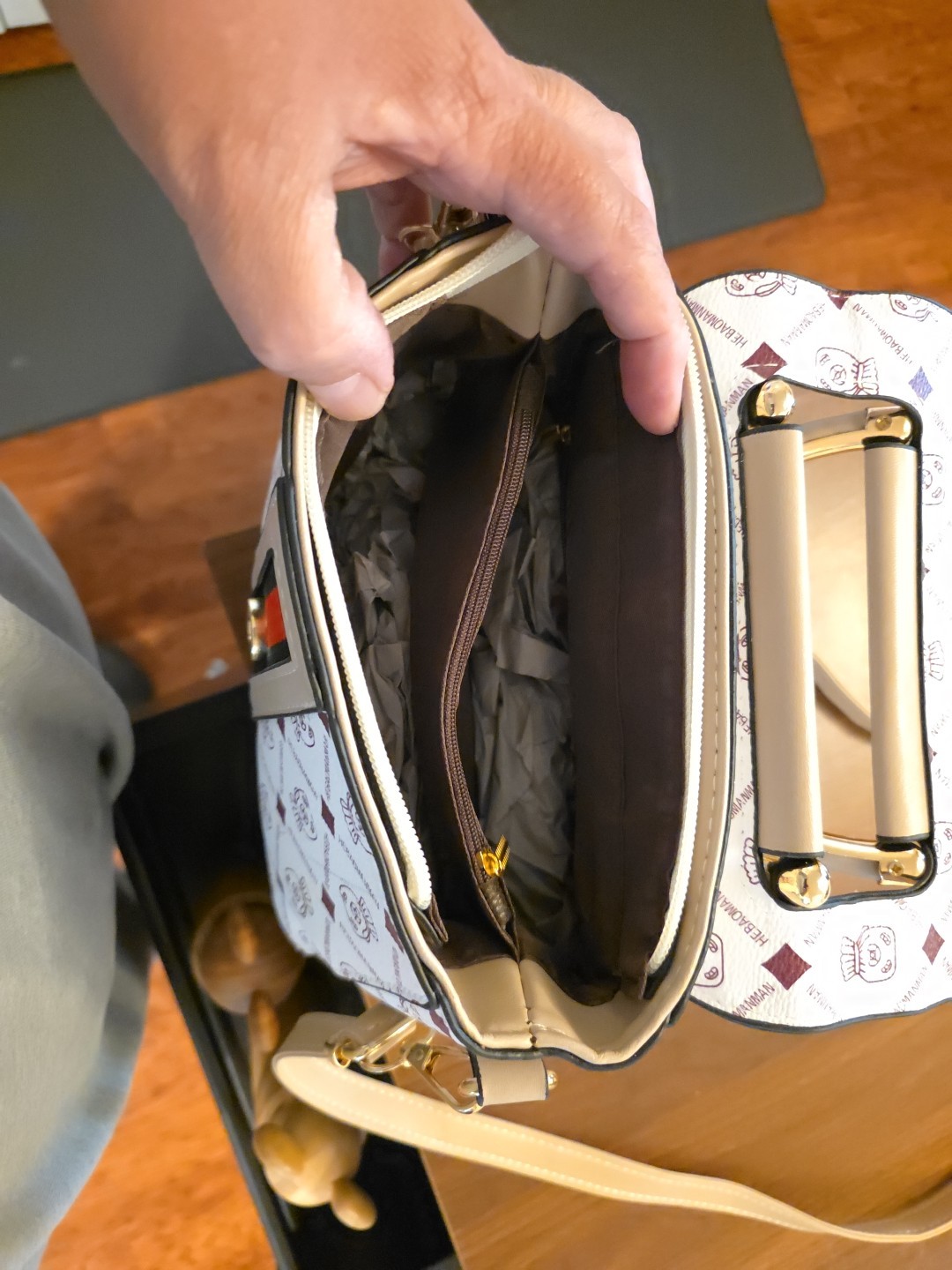 HEBAOMANMAN Mickey Mouse Beige Handbag Disney Top Handle Purse Wallet Beige Red