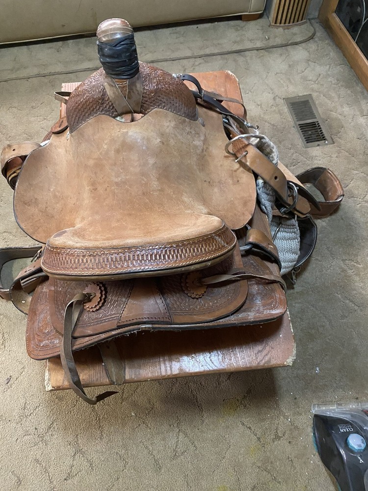 16 roping saddle used