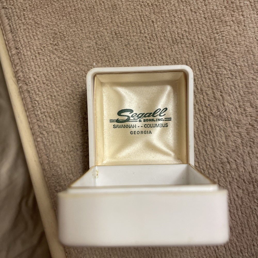 VTG Harmony Bufkor Presentation White Ring Box Hinged made USA