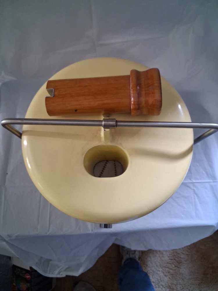 The Juice Queen Vegetable Juicer