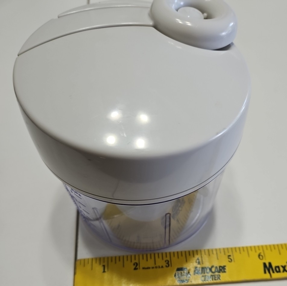 The Pampered Chef Manual Food Processor Chopper 3 cups 5.5"