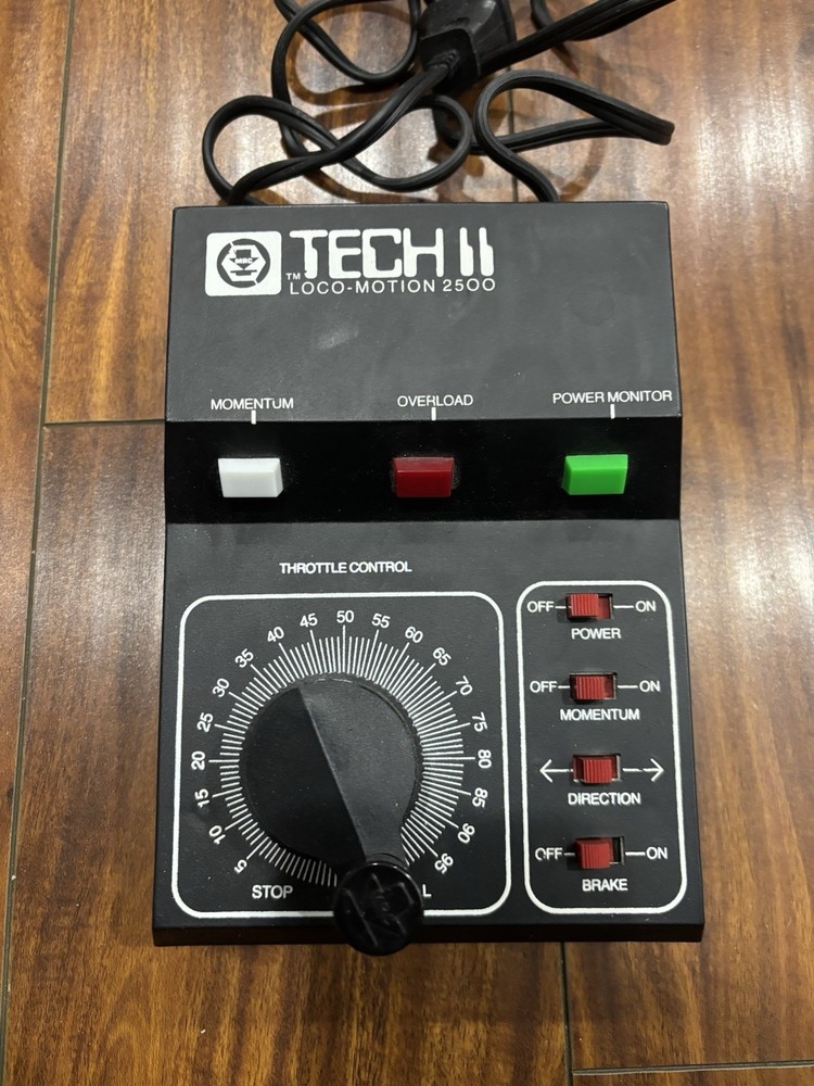 MRC TECH II 2 Loco-Motion 2500 Model Train DC Controller Transformer w/ Box
