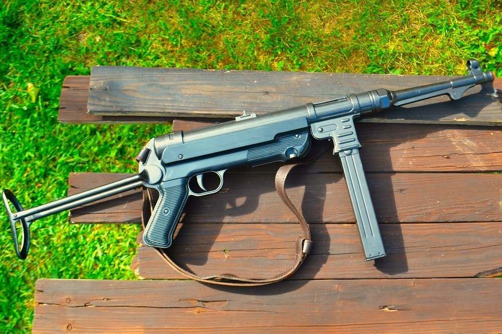Non-Firing Denix Replica German MP40 Submachine Gun - Schmeisser - MP 40 - WWII