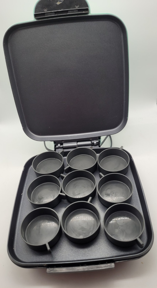 DASH FAMILY SIZE EGG BITE MAKER MAKES 9 EGG BITES AT ONCE. EXCELLENT ELECTRIC.
