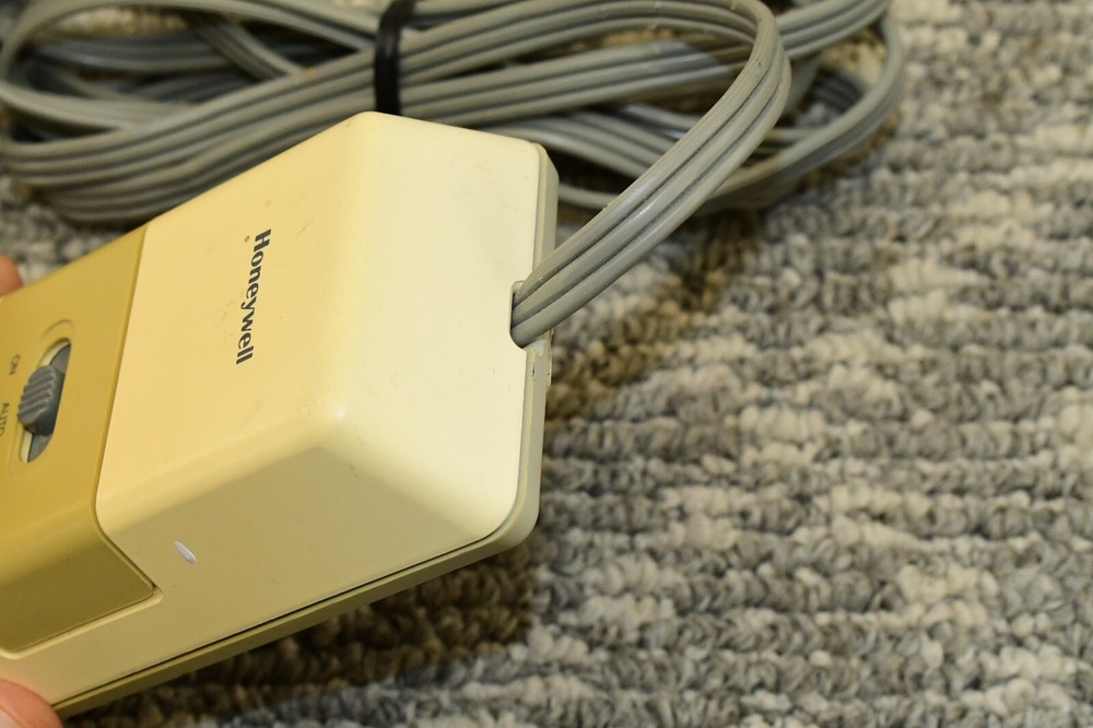 Honeywell Motion Activated Control - Model CL850D-1002, Light Lamp Control