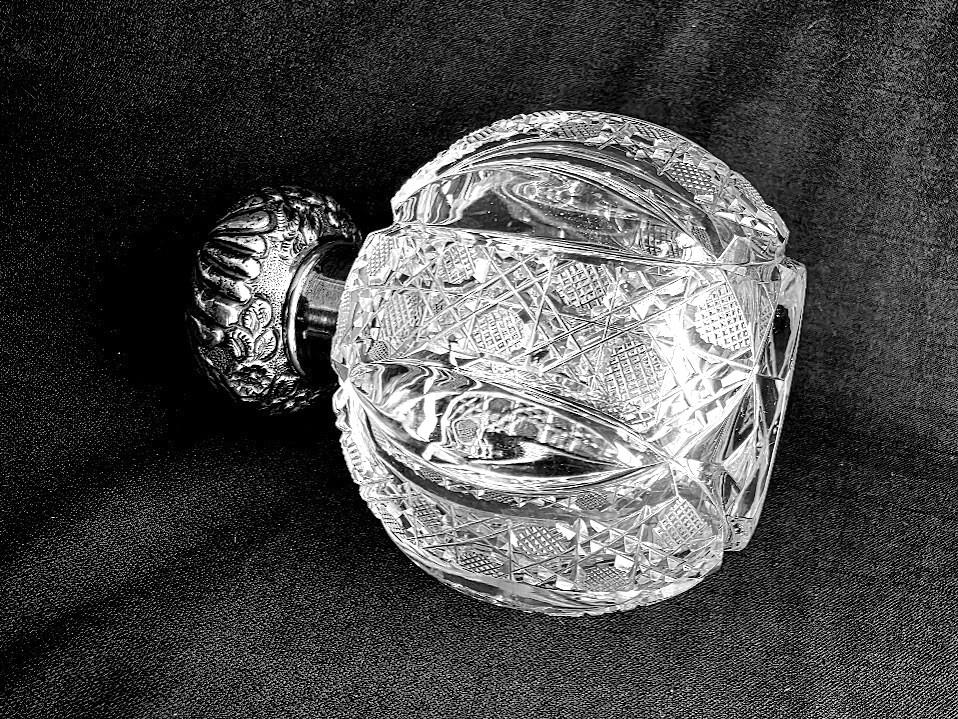 Fine Large Sterling Silver Topped Perfume Bottle Eyewinker Chester England 1899