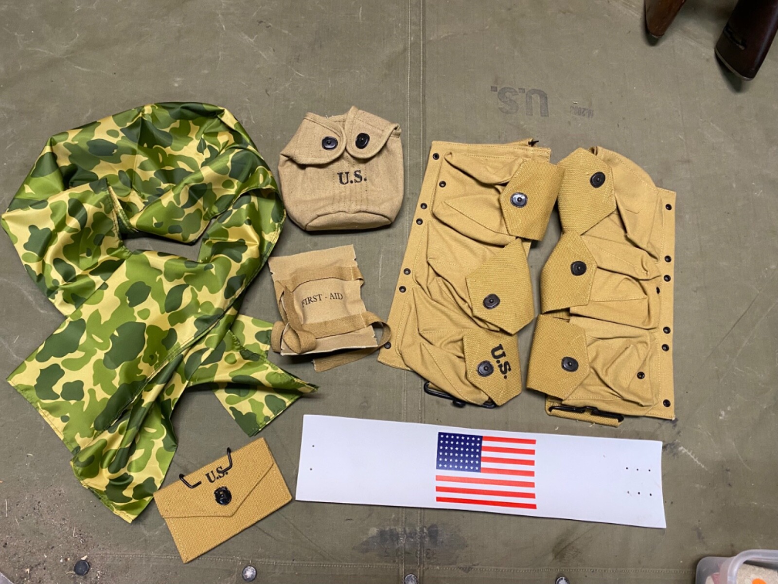 WWII US AIRBORNE PARATROOPER, BAR RIFLEMAN, AMMO BELT, FIRST AID, CANTEEN  LOT