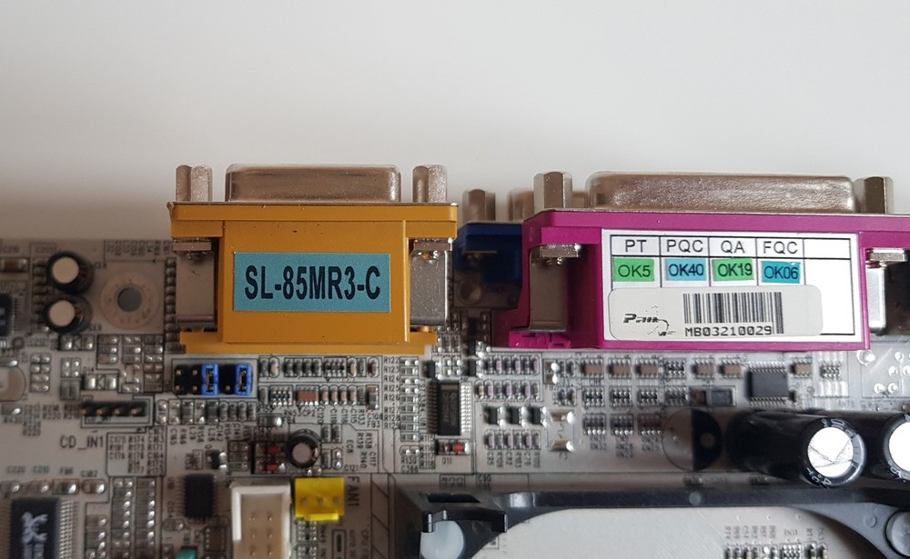 SOLTEK SL-85MR3-C Socket 478 + CPU + RAM + Geforce Retrogaming collectible set