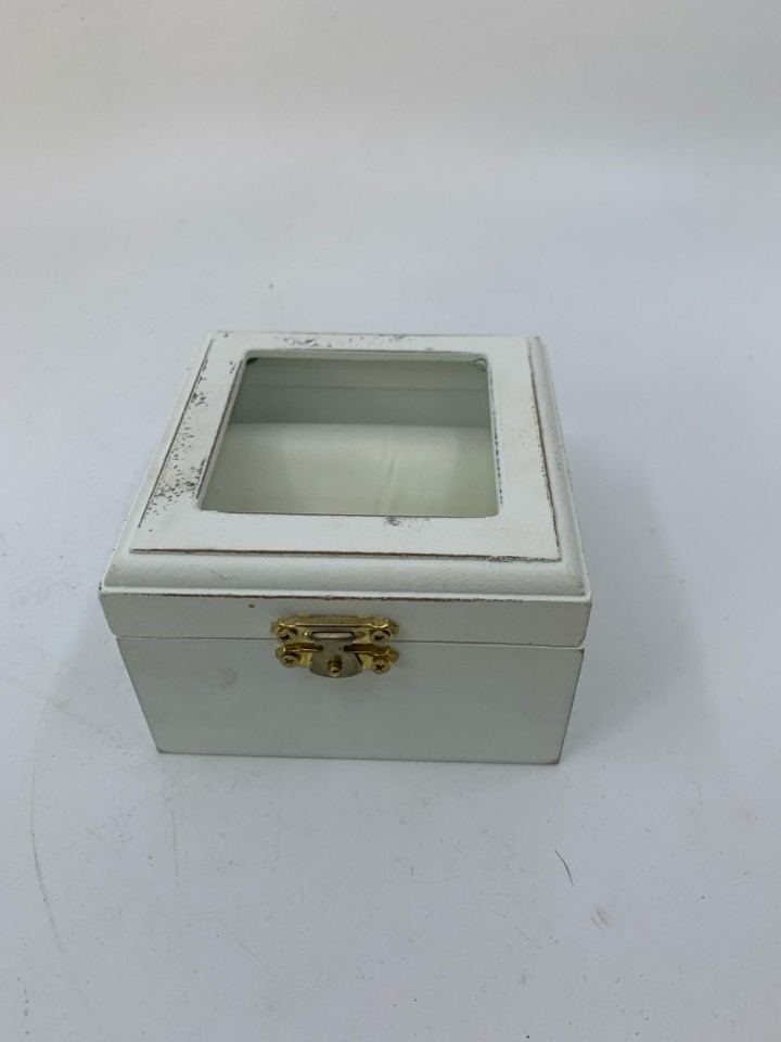 WHITE DISTRESSED WEDDING RING HOLDER BOX.