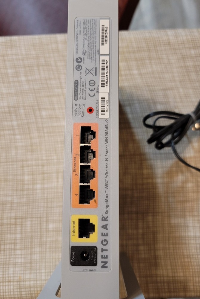 Netgear Rangemax Wireless Router WNR834B V2 Computer Networking w power cable