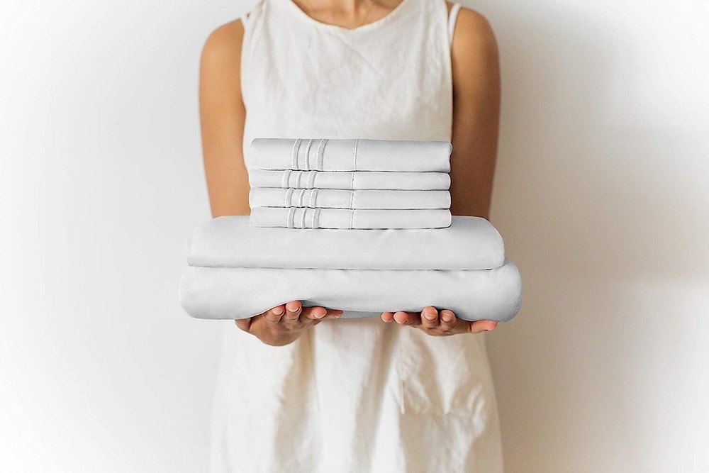 Queen Size Sheet Set - Extra Soft Microfiber - Deep Pockets - Cooling