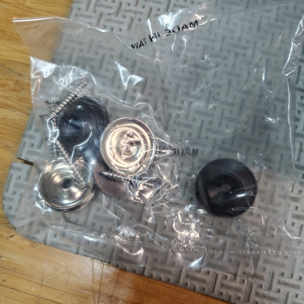 Assorted Stereo Knob Set