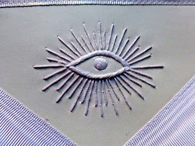 Past Master Elegant White Apron White Threads