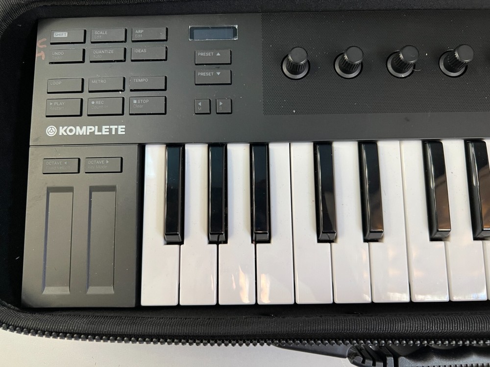 Native Instruments Komplete Kontrol M32 Controller Keyboard + Analog Cases Pulse