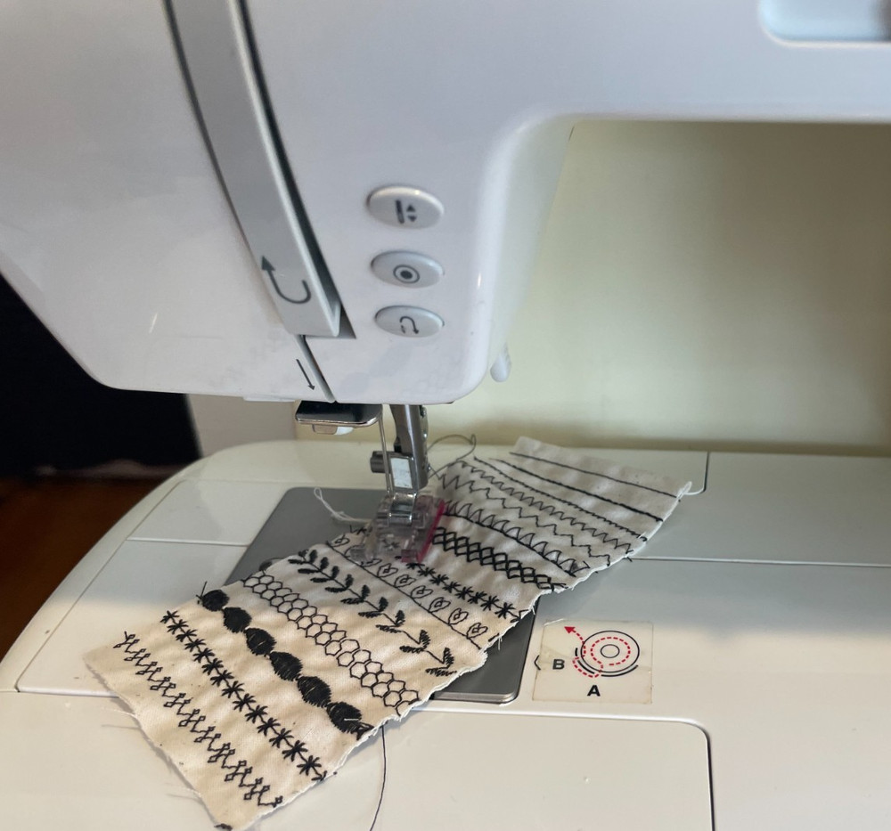 Pfaff Smart 200c Computerized Sewing Machine – 40 Stitches