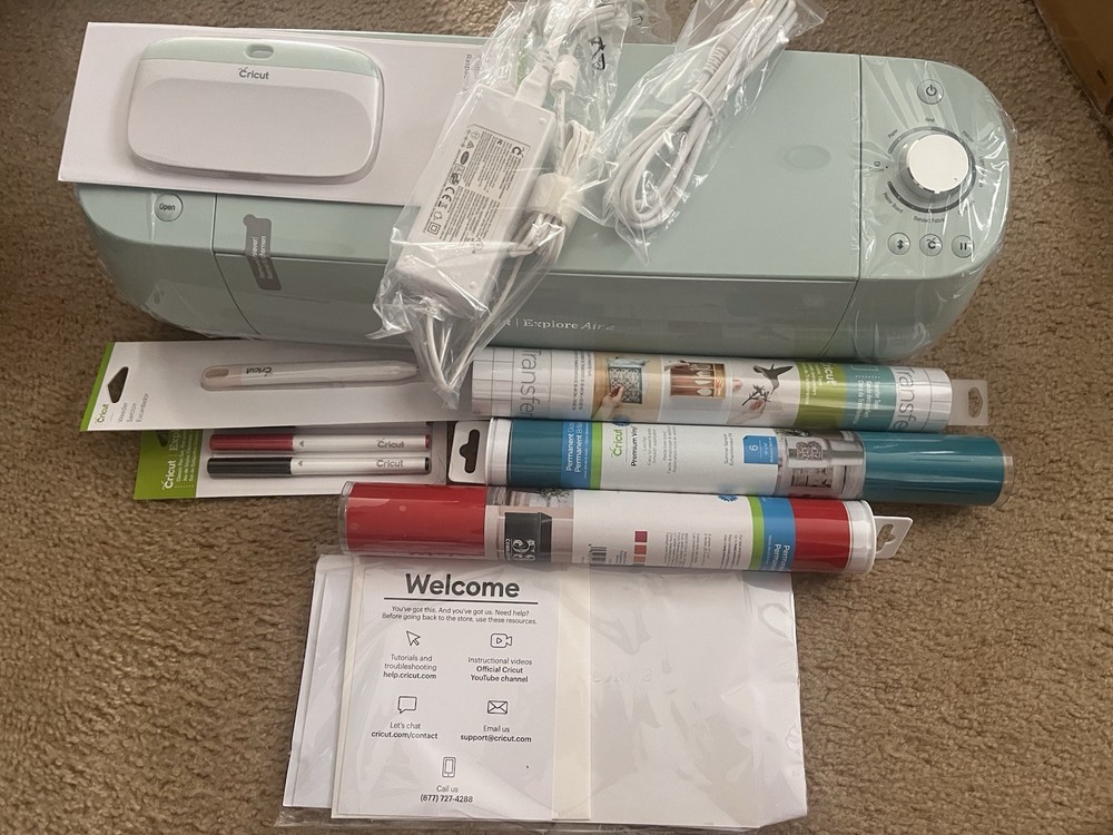 Cricut Explore Air 2 Electronic Die Cutting Machine Bundle