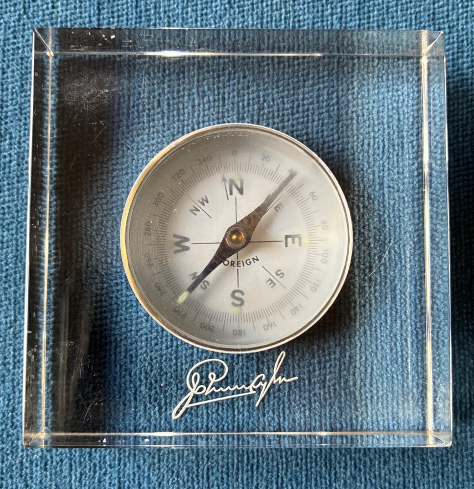 Magnetic compass in plexiglass