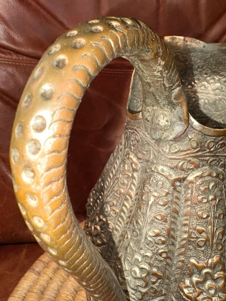 ANTIQUE ENGRAVED MIDDLE EASTERN / PERSIAN LARGE COPPER / PITCHER / EWAR