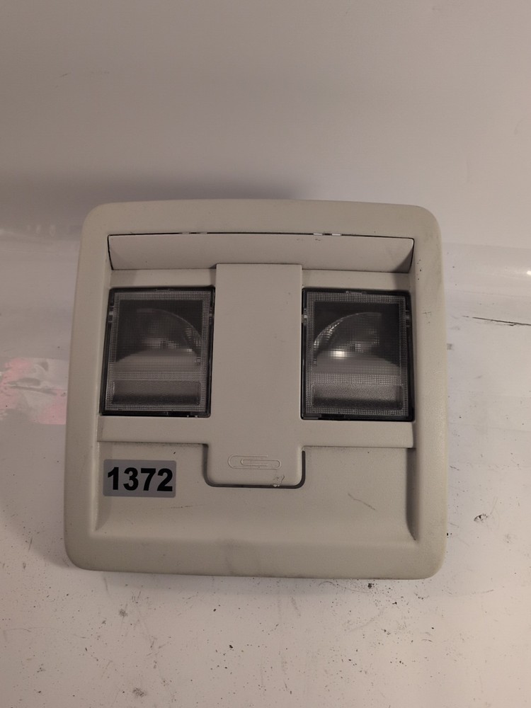 2007 - 2010 DODGE NITRO OVERHEAD DOME LIGHT BEIGE OEM