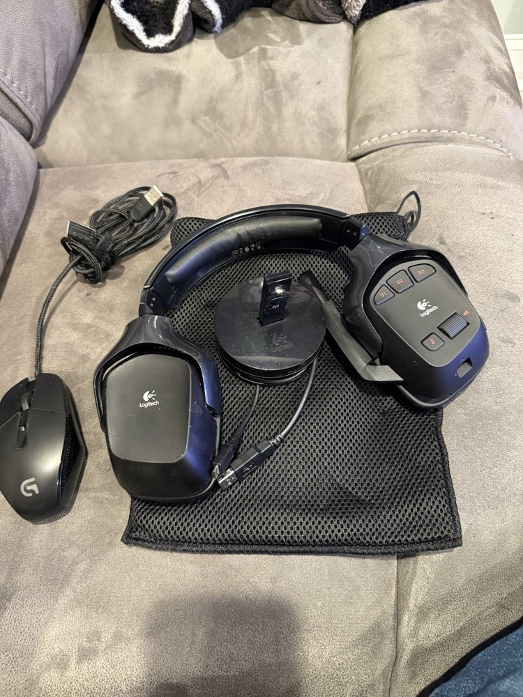 Logitech G930 wireless headset with dongle Logitech-G303 Wired Game Mouse Bundle