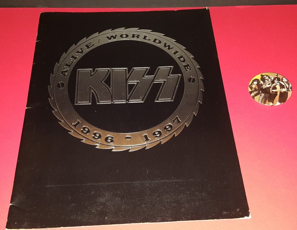 KISS VTG 96/97 ALIVE WORLD TOUR PROGRAM & BUTTON, AWESOME FULL PAGE PIX W/ 30PGS