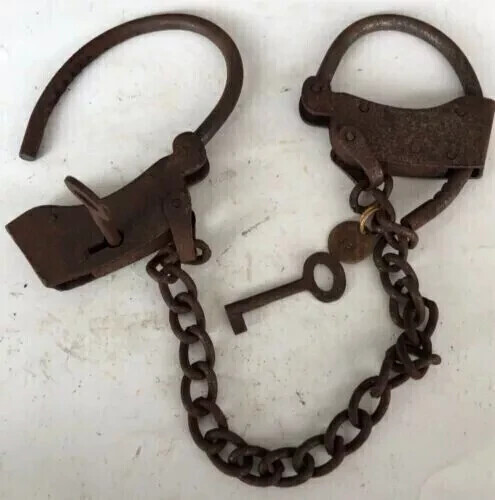 Antique-Prison Handcuffs Iron Rust Adjustable Cuffs with Chain & Key