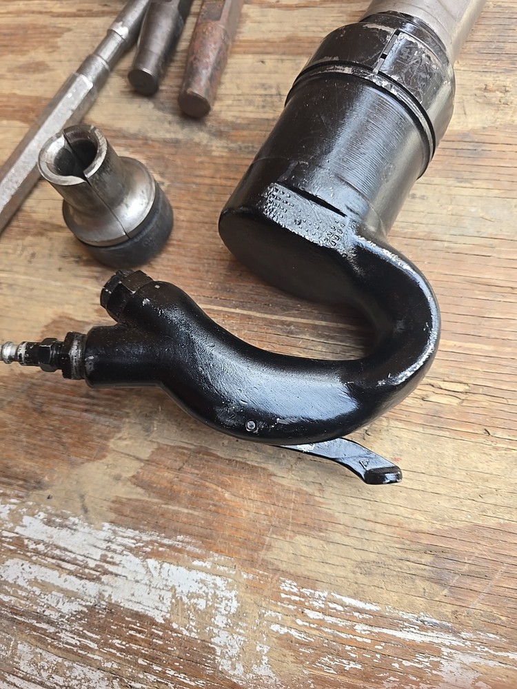 Ingersoll Rand Air Chisel Size 9000 With Two Bits Two Different Chucks