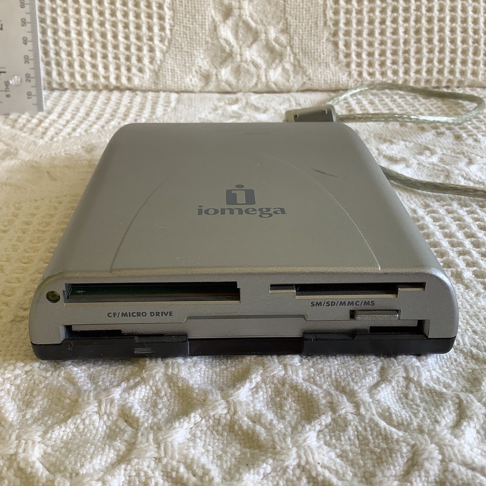 IOMEGA FLOPPY PLUS 7 IN 1 USB POWERED EXTERNAL MEMORY FLASH DISK DRIVE CRE-01A