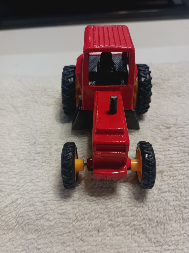 1/32 Motorized Pull and Go Red Farm Tractor