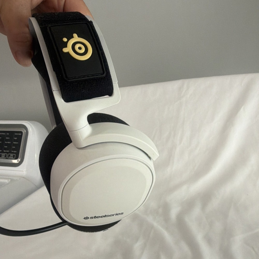 SteelSeries Arctis 7P White Gaming Headset with Retractable Microphone