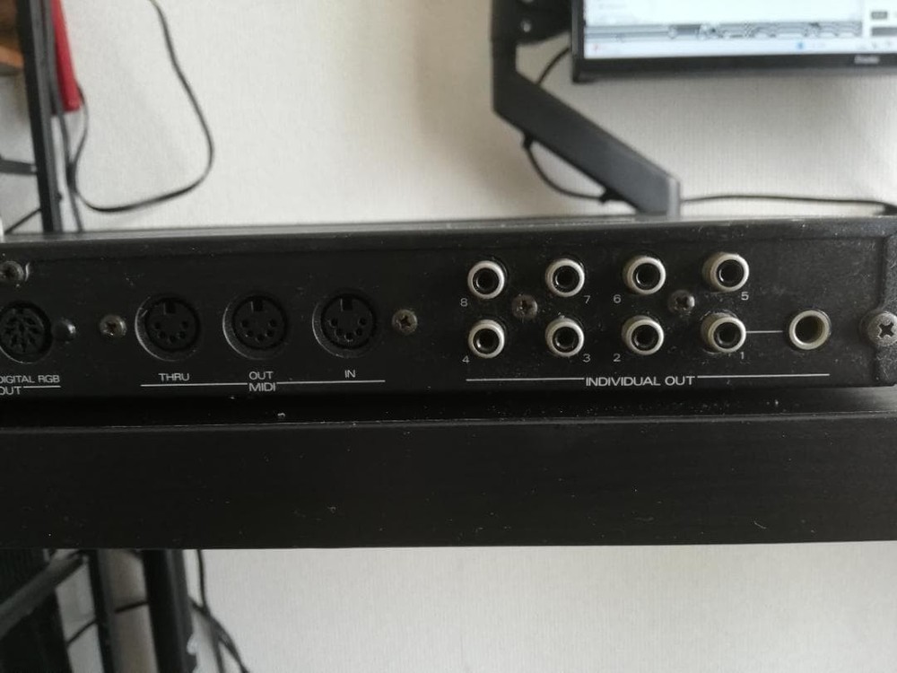 Roland S-330 Digital Sampler Rack Mount Vintage Sampler Tested Working