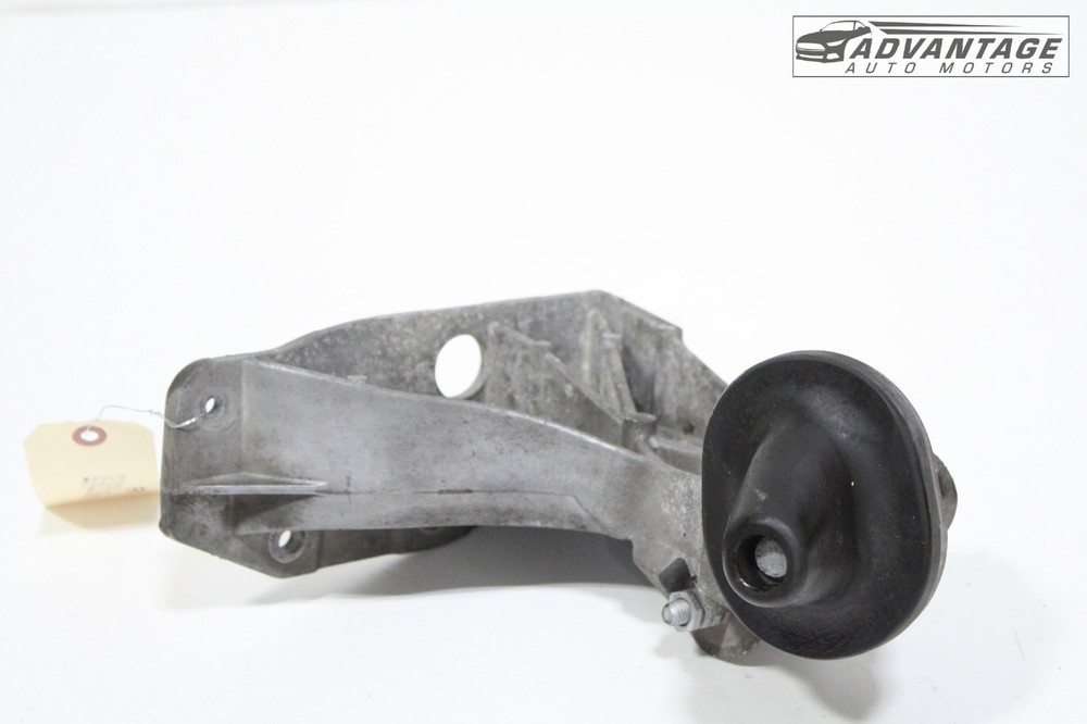 2018-2024 FREIGHTLINER CASCADIA 126 FRONT RIGHT SIDE HOOD SUPPORT BRACKET OEM