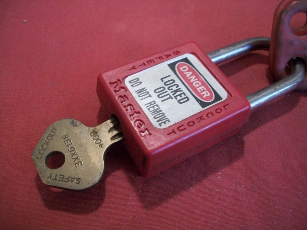 Master Padlock With American Lock Extension Accessory With Key
