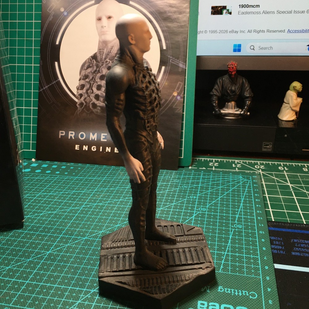 Eaglemoss aliens #14 "Engineer" in box with leaflet, in US