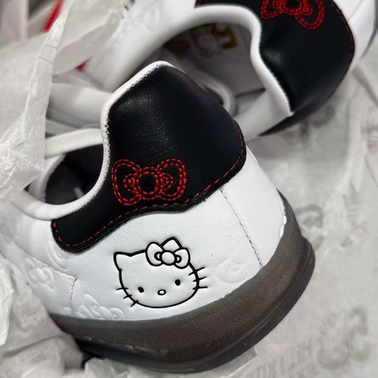 adidas Originals x Hello Kitty Gazelle Indoor W 50th Anniversary II0013