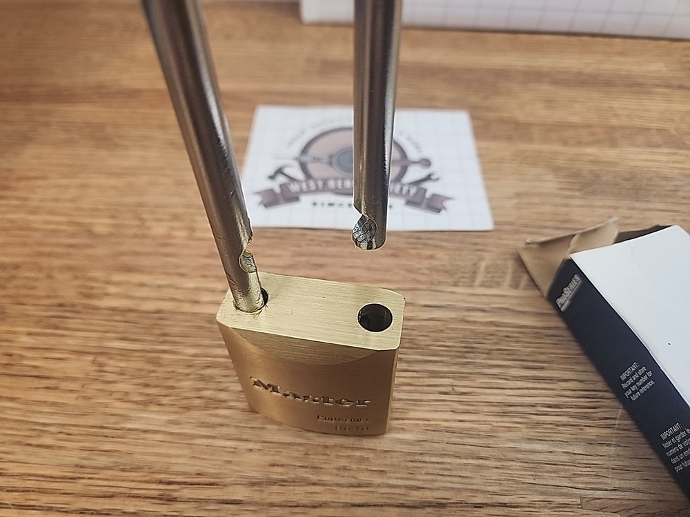 Solid Brass Shackle Master Lock 6840LJ, NOS Padlock With 2 Keys