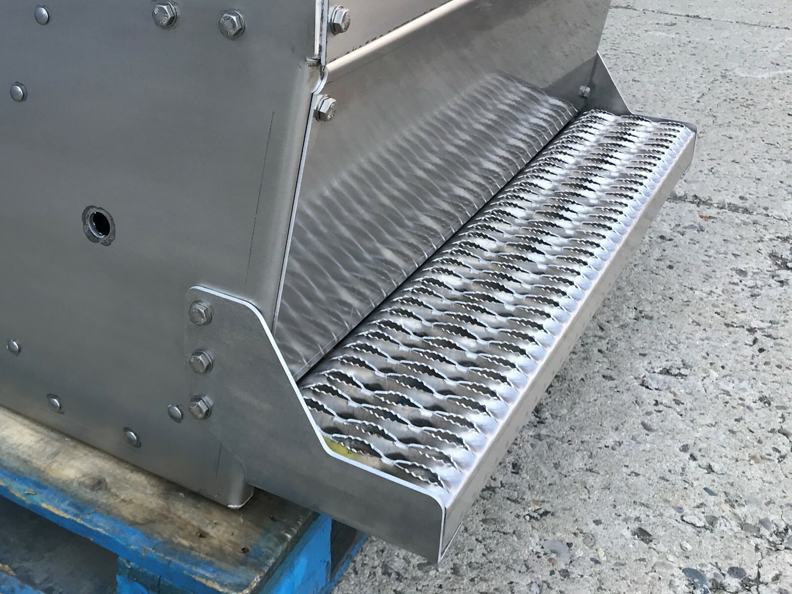 Peterbilt DPF Box Step Brackets - 388 389 384 386