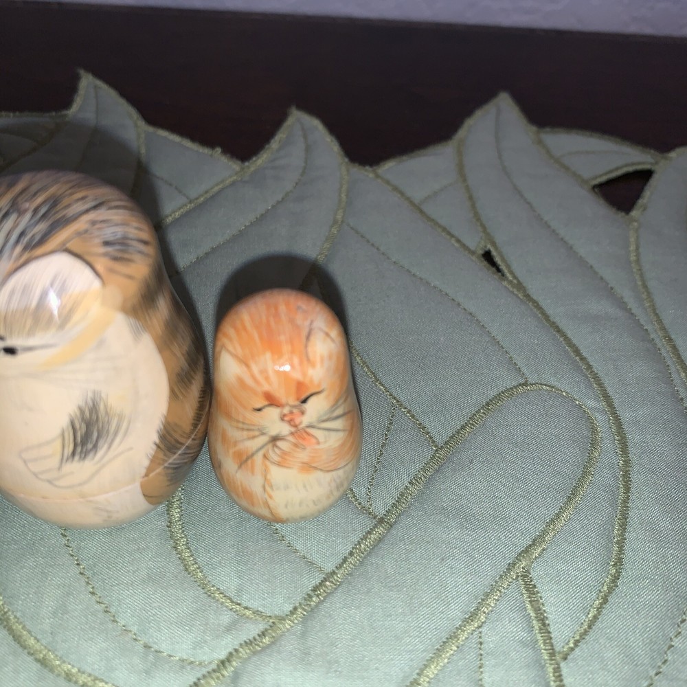 AUTHENTIC MODELS Oriental Stacking 5 Cats Read