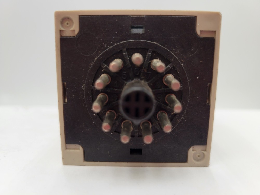 Omron H3CA-A Solid State Timer Plug-In SPDT 3-Digit Display 3A 24-240V 11-Pin