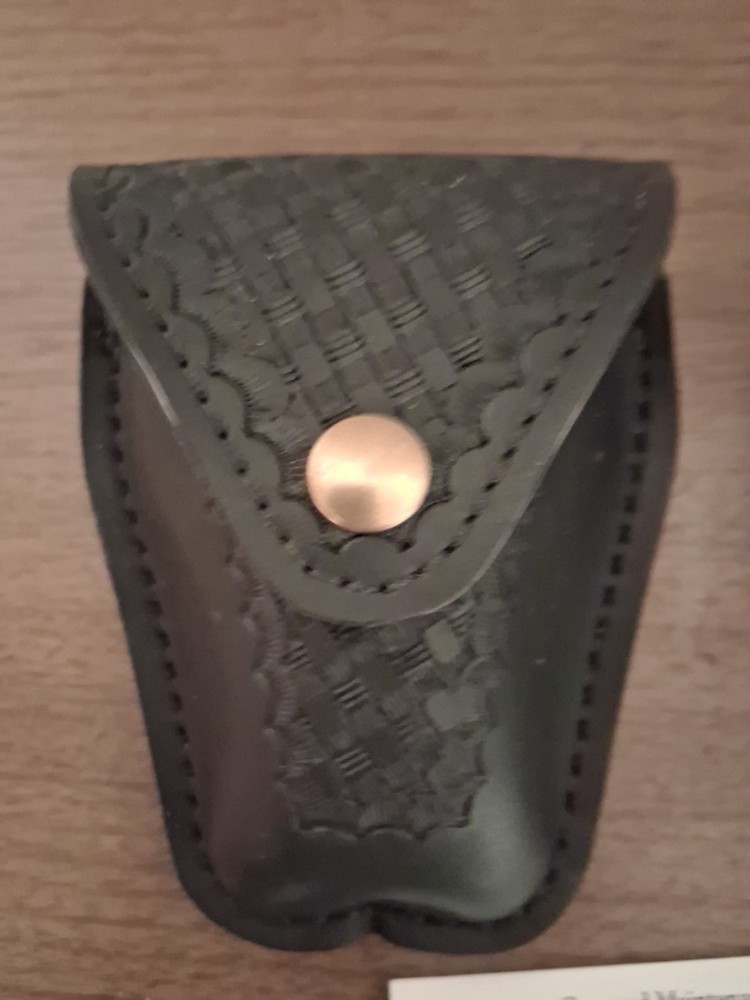 SAFARILAND MODEL 190 HANDCUFF CASE NEW