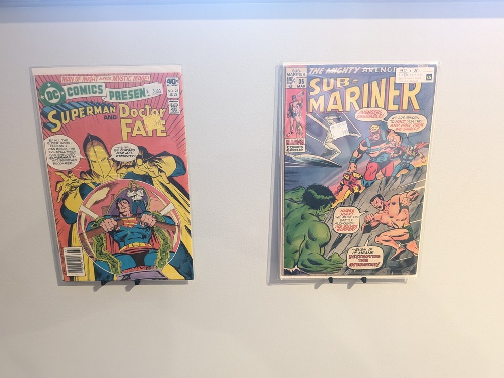 Comic Book Wall Mount - 3D Printed ,Easy Hang, Minimalist