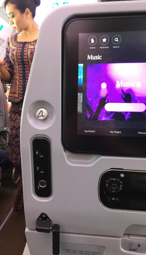 KOKKIA AirConnect_aptX : Airplane in-Flight Bluetooth Stereo aptX Transmitter